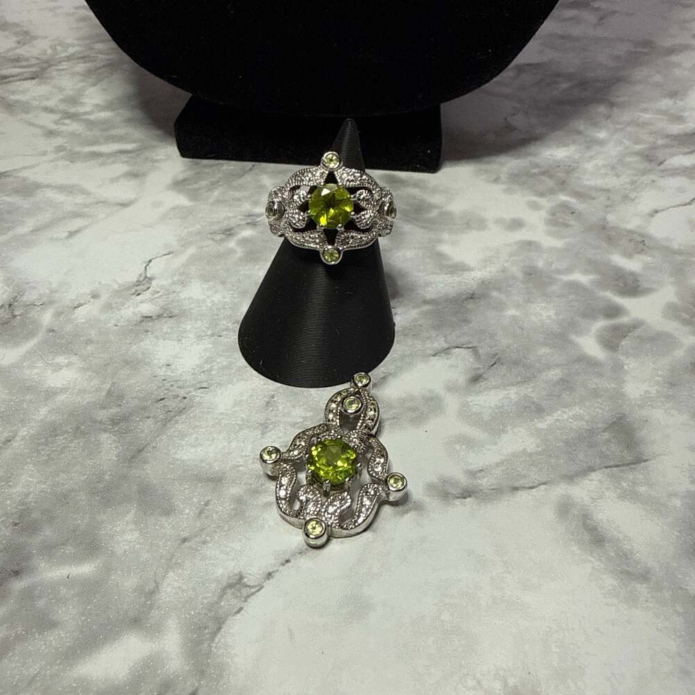 Vintage Peridot White‎ Topaz Sterling Silver Filigree Jewelry Set Ring & Pendant